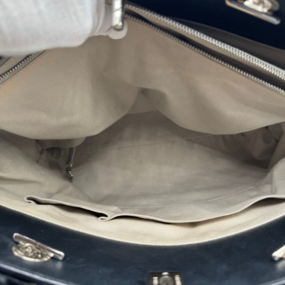 Chanel - Picture 7 of 13